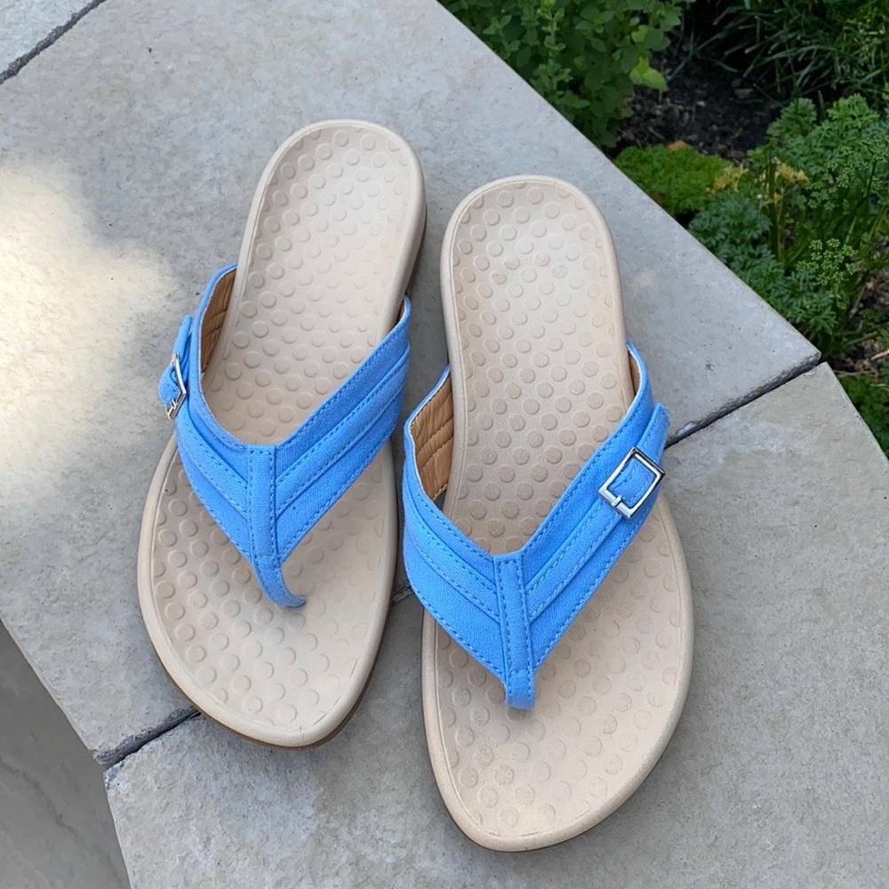 Stylish comfort flip flops